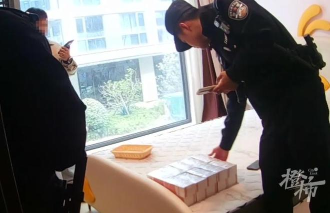 Online Casino:厦门新租客打扫卫生,卧室柜子上掉落4万元现金和4个银行封条,交给房东并报警;半个多月过去,失主仍未找到
